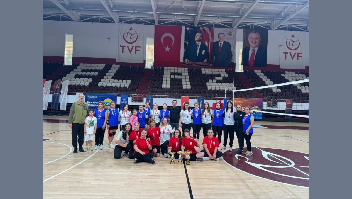 Erzurum Valiliği Kadın Voleybol Takımı şampiyon oldu
