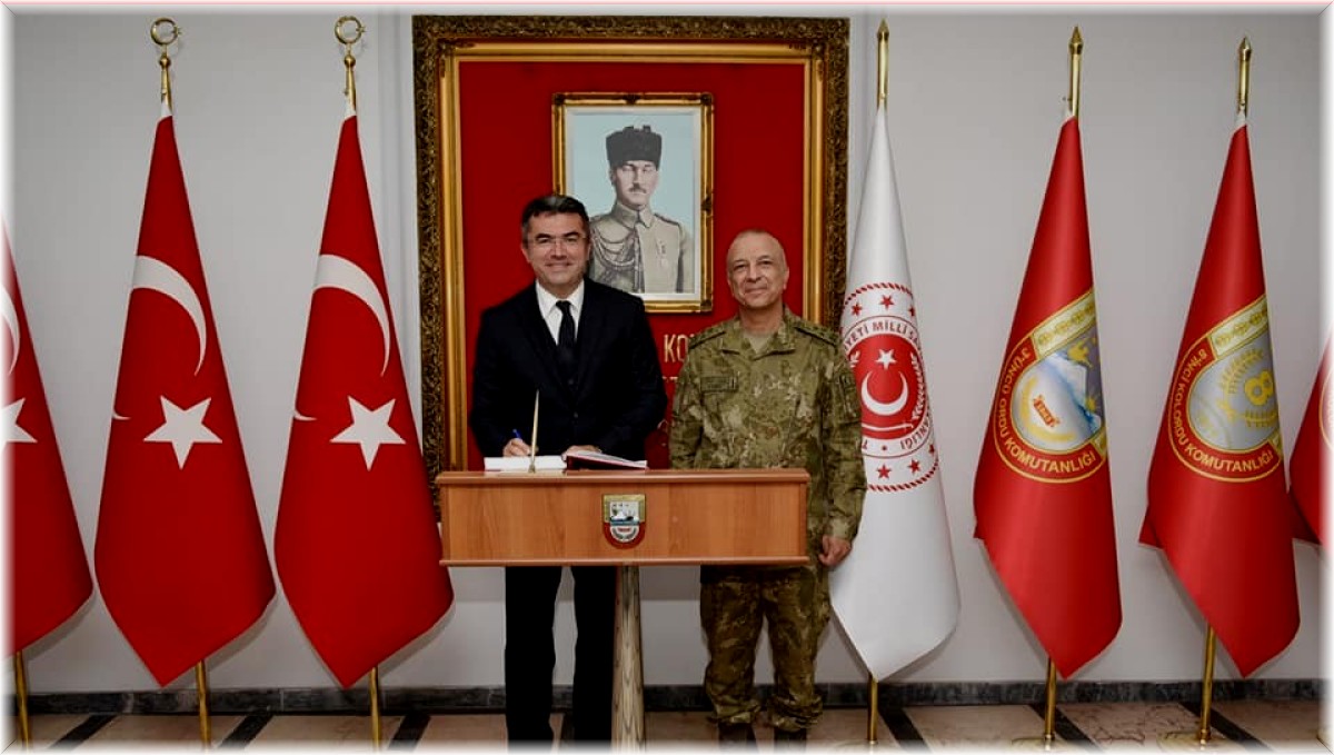 Erzurum Valisi Memiş, 3. Ordu Komutanlığı'na atanan Korgeneral Türkgenci'ne iade-i ziyarette bulundu
