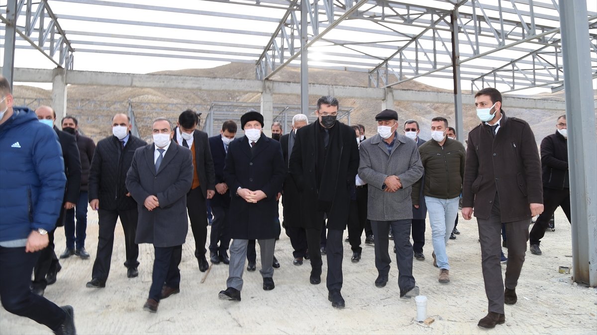 Erzurum Valisi Memiş ile Büyükşehir Belediye Başkanı Sekmen Oltu OSB'yi ziyaret etti