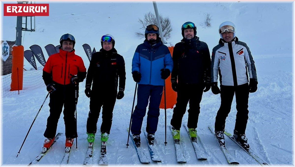 Erzurum Valisi Mustafa Çiftçi'den kayak keyfi