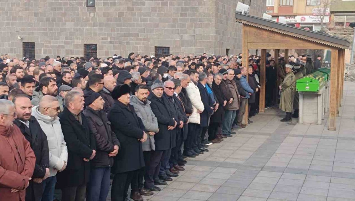 Erzurumlu esnaflar Enver Canlar ve Suat Midilliç son yolculuğuna uğurlandı