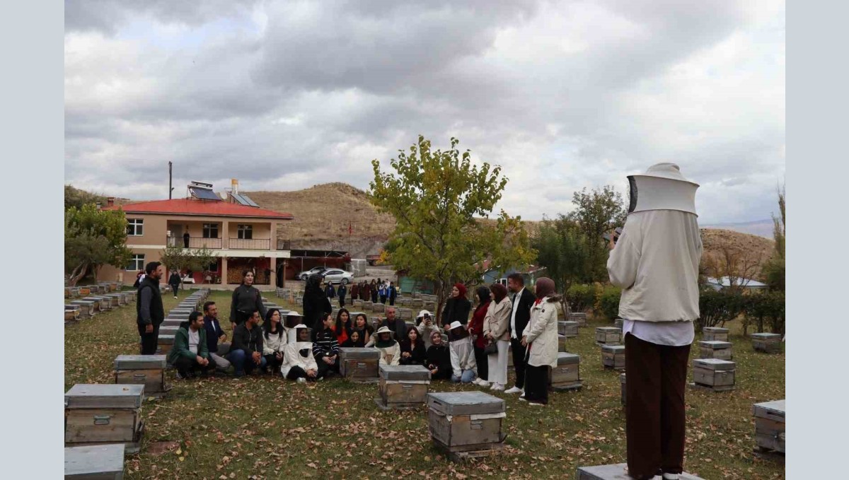 Erzurumlu gençler organik arıcılığı öğrendi