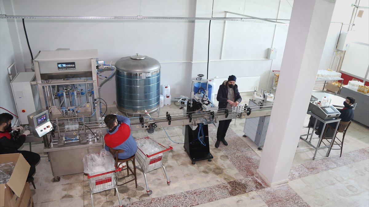 Erzurumlu girişimci devlet desteğiyle açtığı tesiste yurt dışına kolonya pazarlamayı hedefliyor