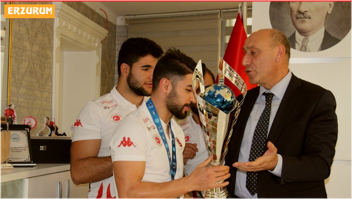 Erzurumlu Milli kick boksçular GSİM'ye ziyaret