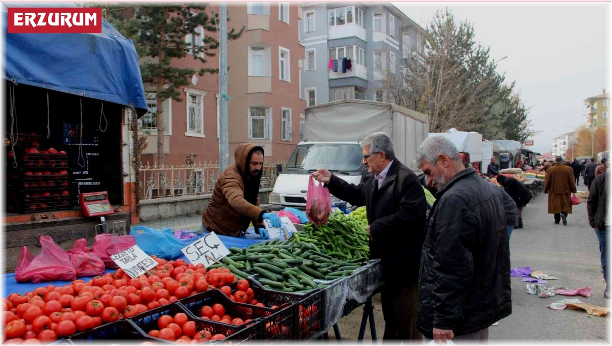 Erzurumlu vatandaşlar halk pazarlarında yoğunluk oluşturuyor