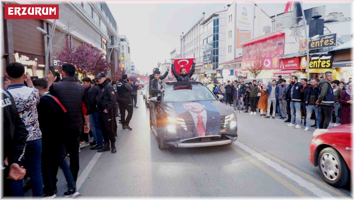 Erzurumlular Erdoğan'ın zaferini halaylarla kutladılar