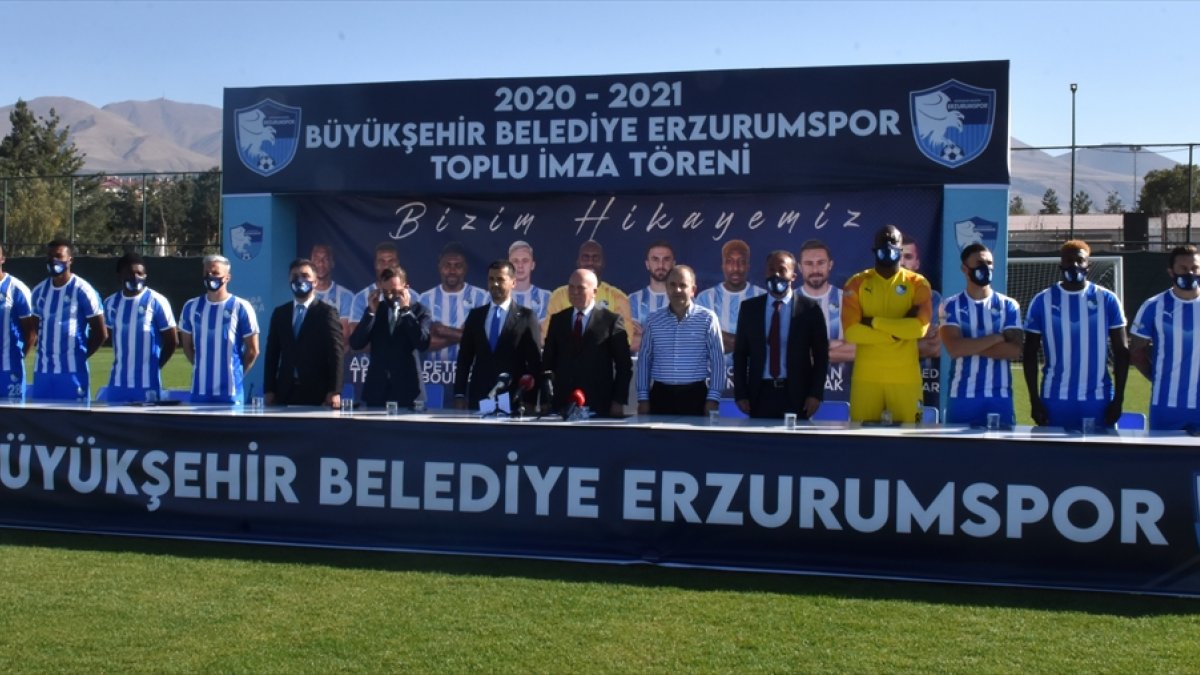 Erzurumspor yeni transferlerini tanıttı