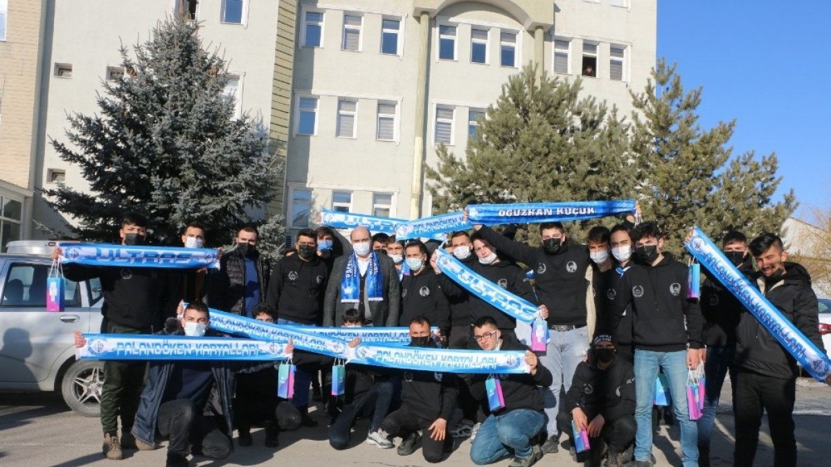 Erzurumsporlu taraftarlardan Başkan Orhan'a teşekkür ziyareti