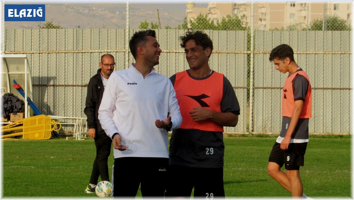 ES Elazığspor teknik direktörü Çelik: '3 maçta 7 puan çok önemli'