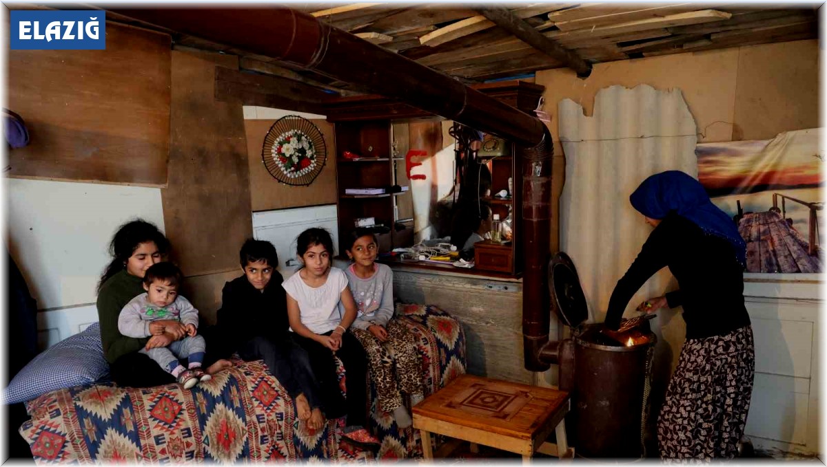 Eşi terk etti, kumasının çocuklarına sahip çıktı, barakada yaşama tutunmaya çalışıyor