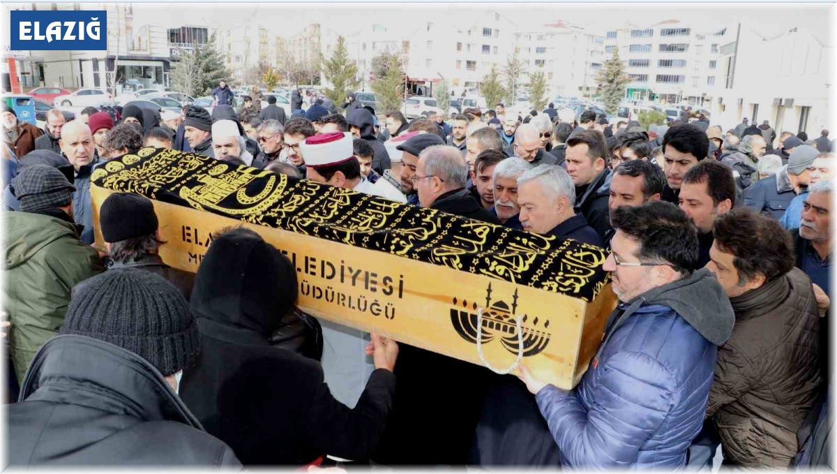 Eşi ve çocuğu kurtuldu fakat o kurtulamadı, Elazığ'da son yolculuğuna uğurlandı