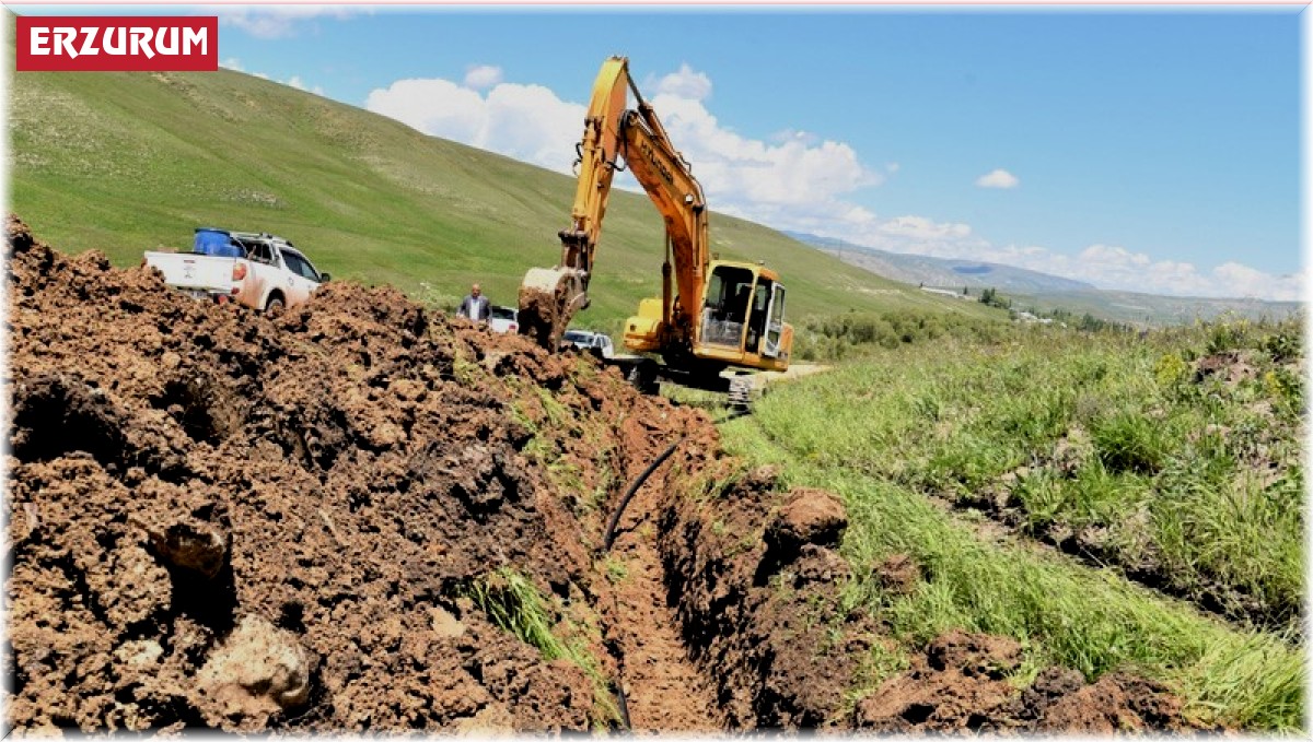 ESKİ 6 kilometreden köye su getirdi