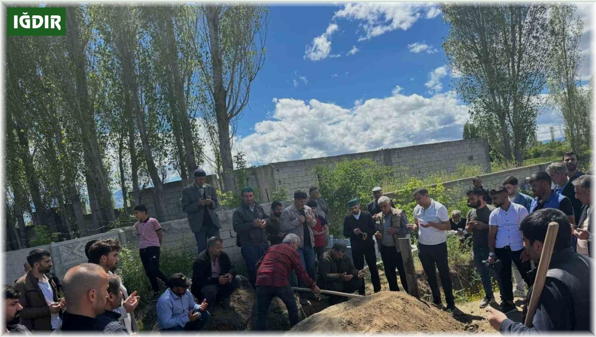 Eski nişanlısı tarafından katledilen Bahar, baba memleketi Iğdır'da gözyaşları içinde defnedildi