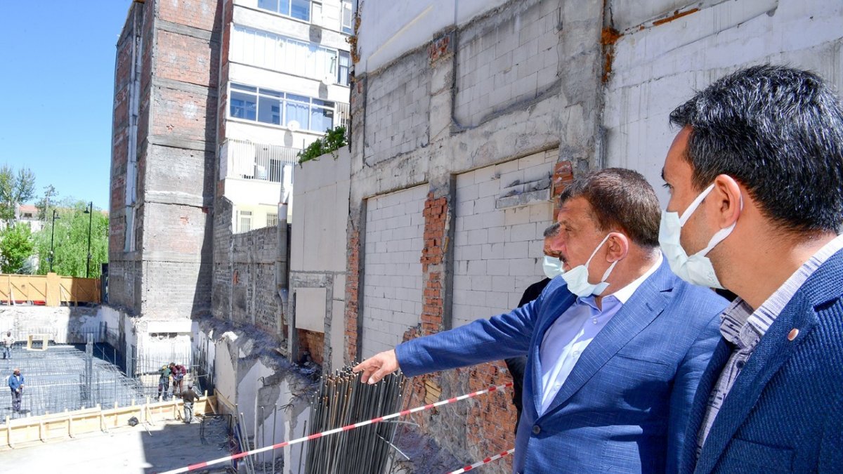 Eski özel idare binası alanında yapılacak olan iş merkezi çalışmaları başladı