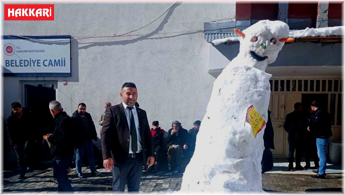 Esnaf kar yağışını eğlenceye dönüştürdü