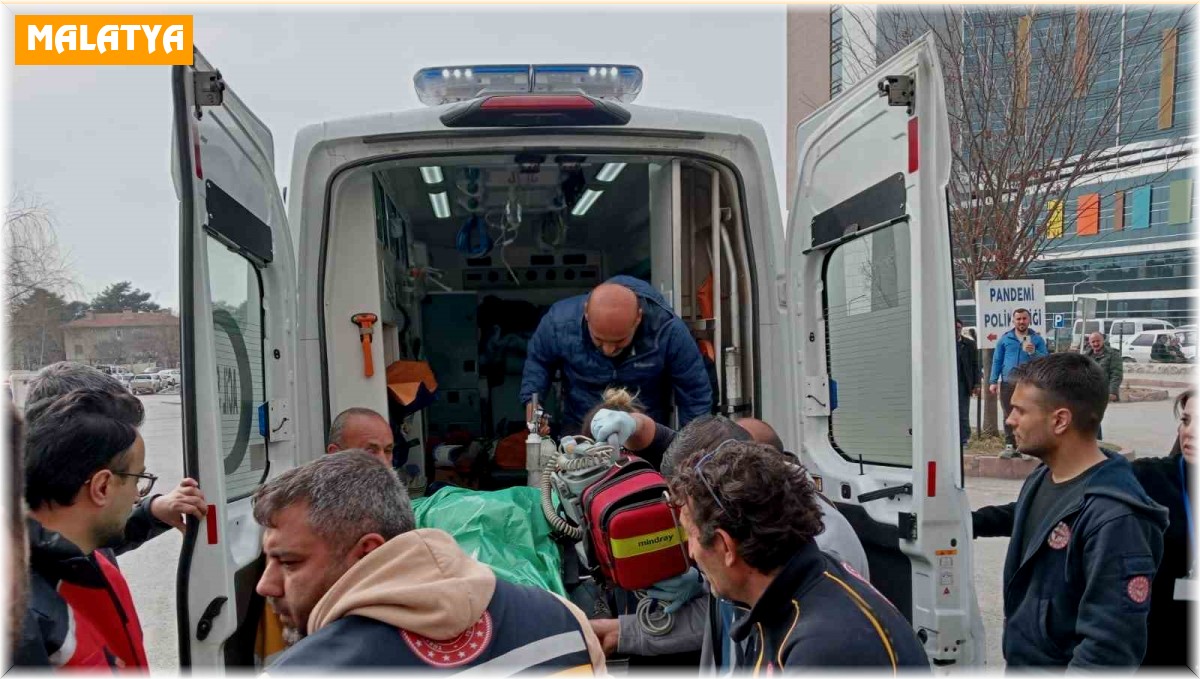 Eşya almaya çıkıp enkazda kaldılar