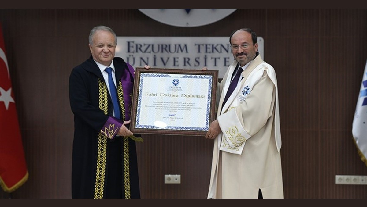 ETÜ'de 2024-2025 yılı akademik giysi ve ödül töreni gerçekleştirildi