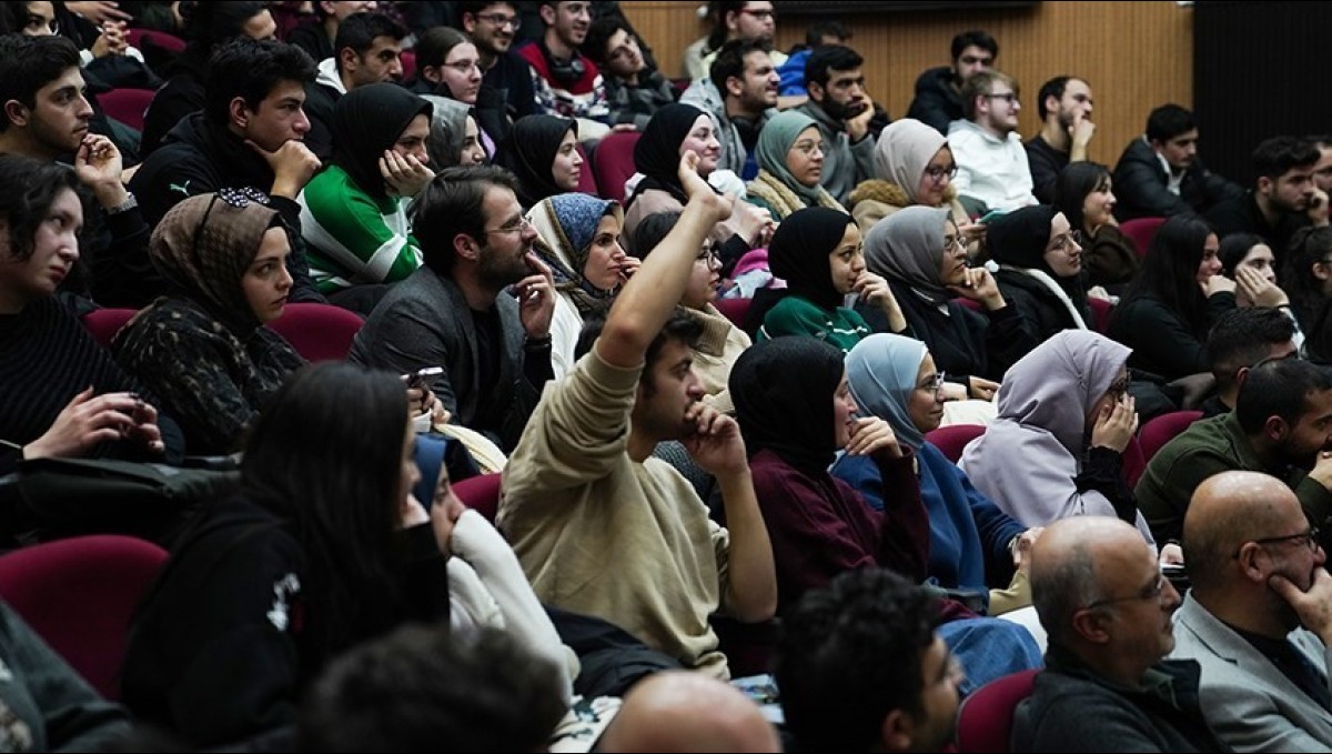 ETÜ'de evrenin doğumu ve ölümü konuşuldu
