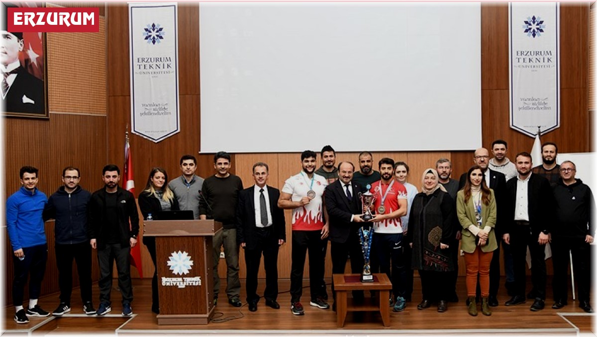 ETÜ'de madalya kazanan sporcular için tören düzenlendi