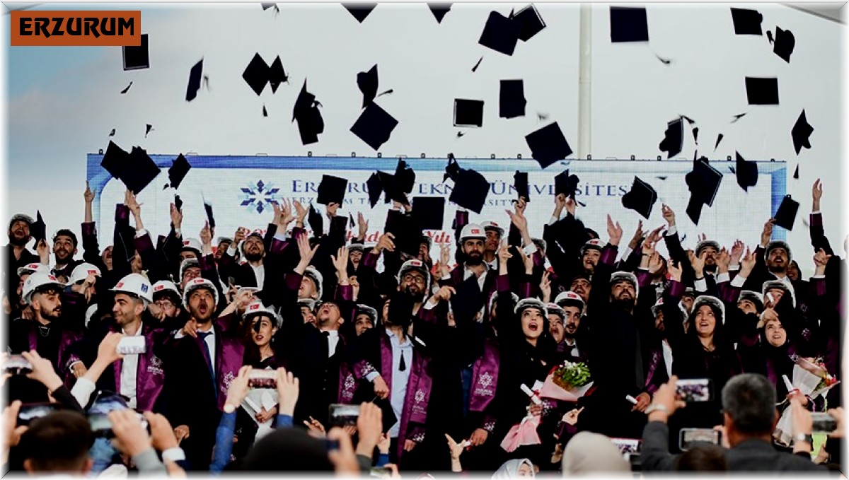 ETÜ'de mezuniyet coşkuyla kutlandı