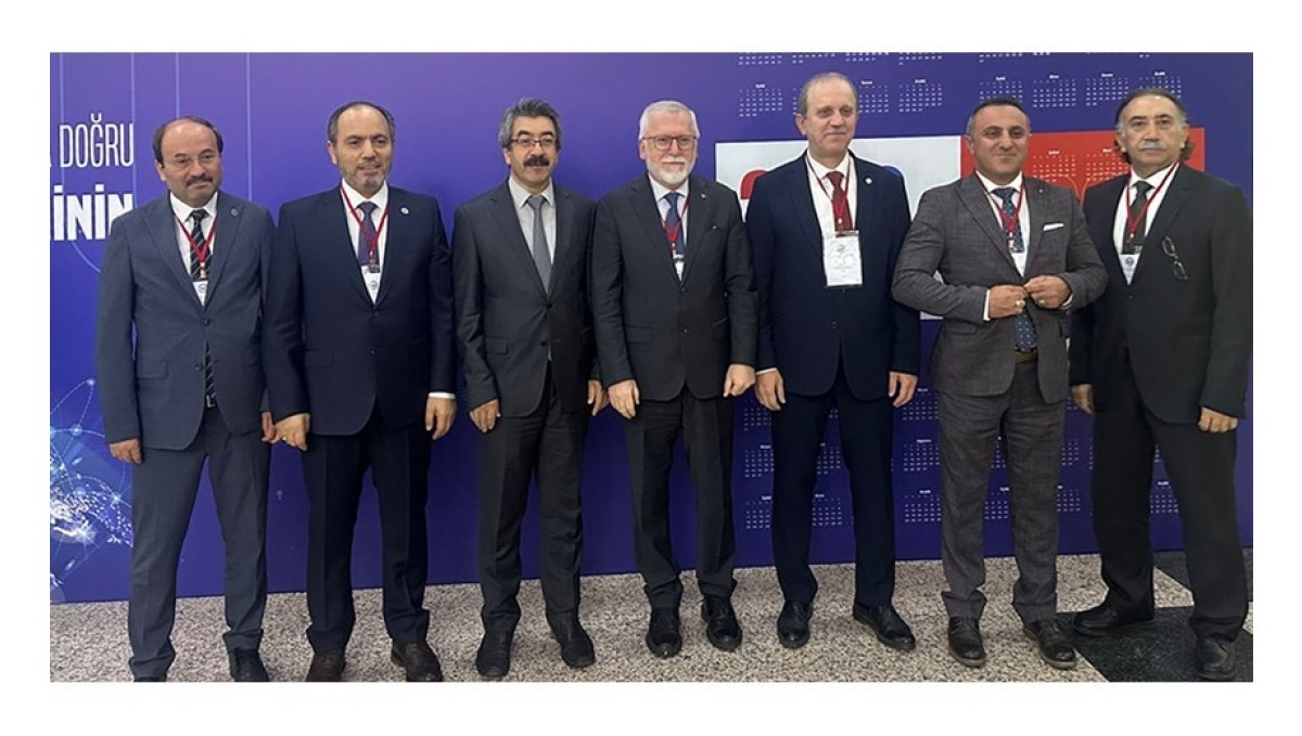 ETÜ Rektörü Prof. Dr. Bülent Çakmak, YÖK'ün "2030 Türk yükseköğretim yol haritası" toplantısına katıldı