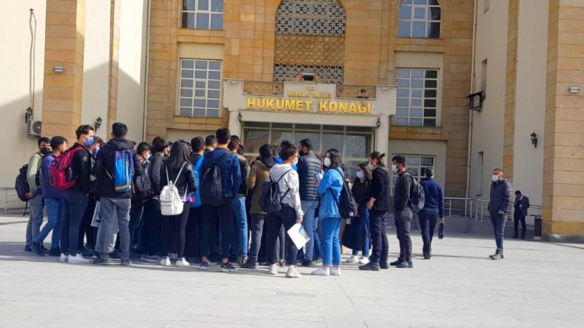 'Etüt merkezi' isteyen gençlere Vali Akbıyık'tan olumlu yanıt