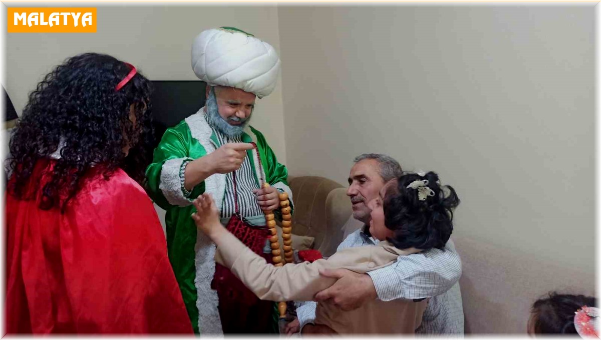 Evden çıkamayan engelli çocuklara 23 Nisan sürprizi