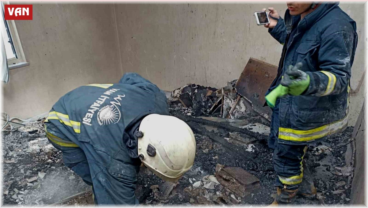 Evi yanan engelli vatandaş yardım bekliyor