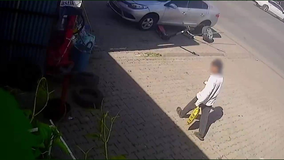 Evin bahçesinde, masa üstünde duran paraları çaldı, polisten kaçamadı