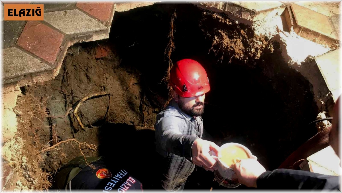 Evine giderken bir anda kendini yeraltında buldu, itfaiyenin 2 saatlik çalışması ile kurtarıldı