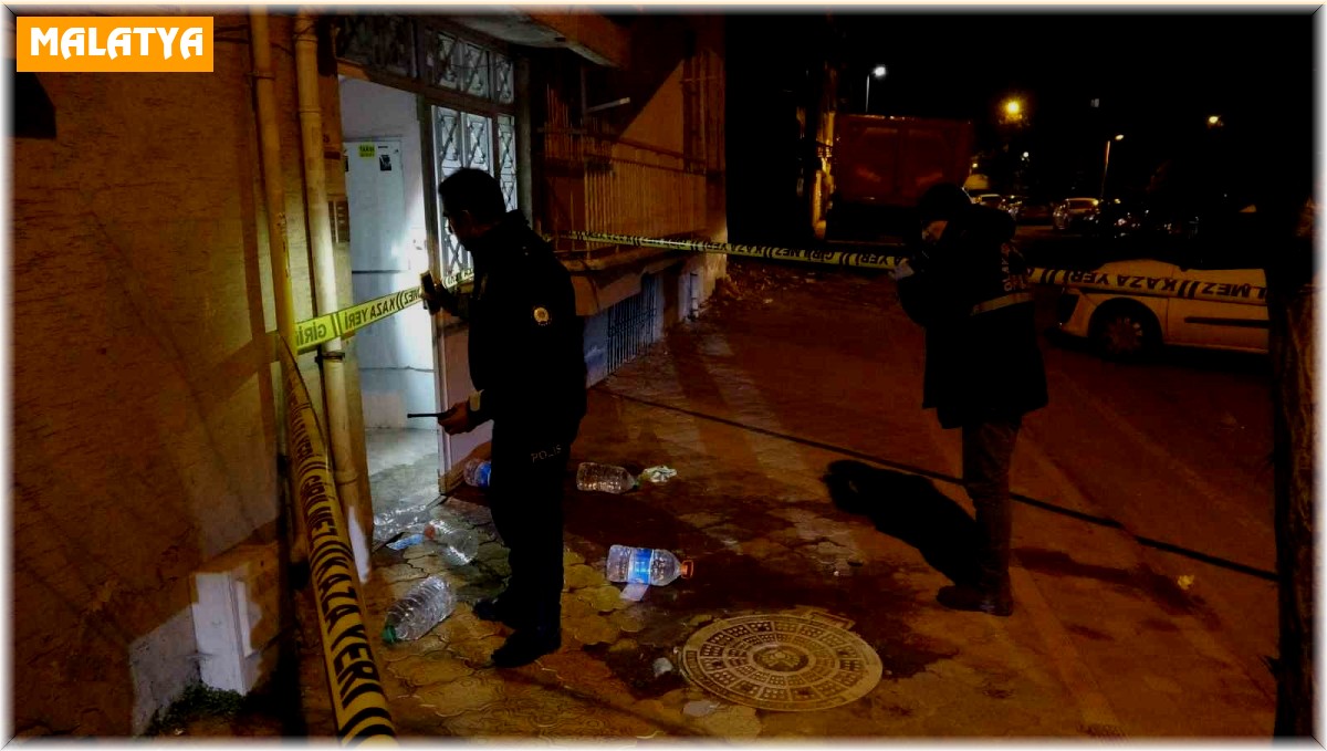 Evine su taşıyan husumetlisine kurşun yağdırdı