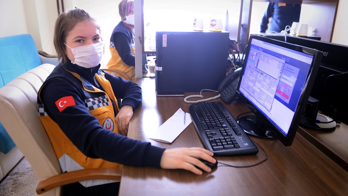 Evini temizletmek isteyen de karantinada sıkılan da 112'yi arıyor