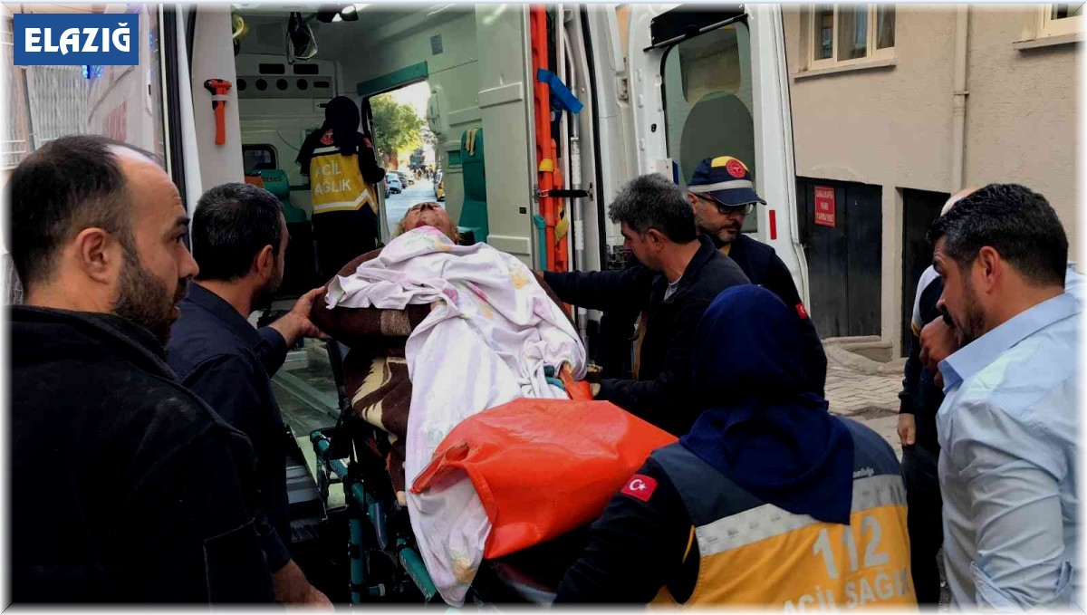 Evinin bodrumunda kendini ateşe veren kadını komşuları söndürdü