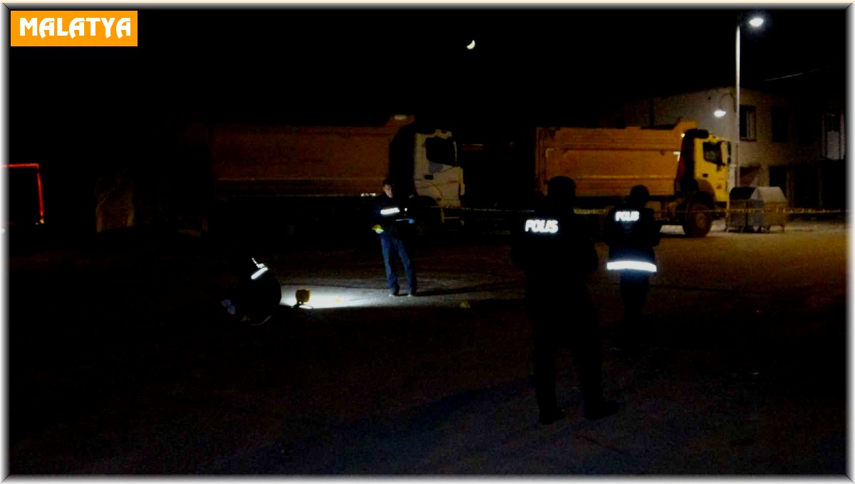 Evinin önünde silahlı saldırıya uğradı