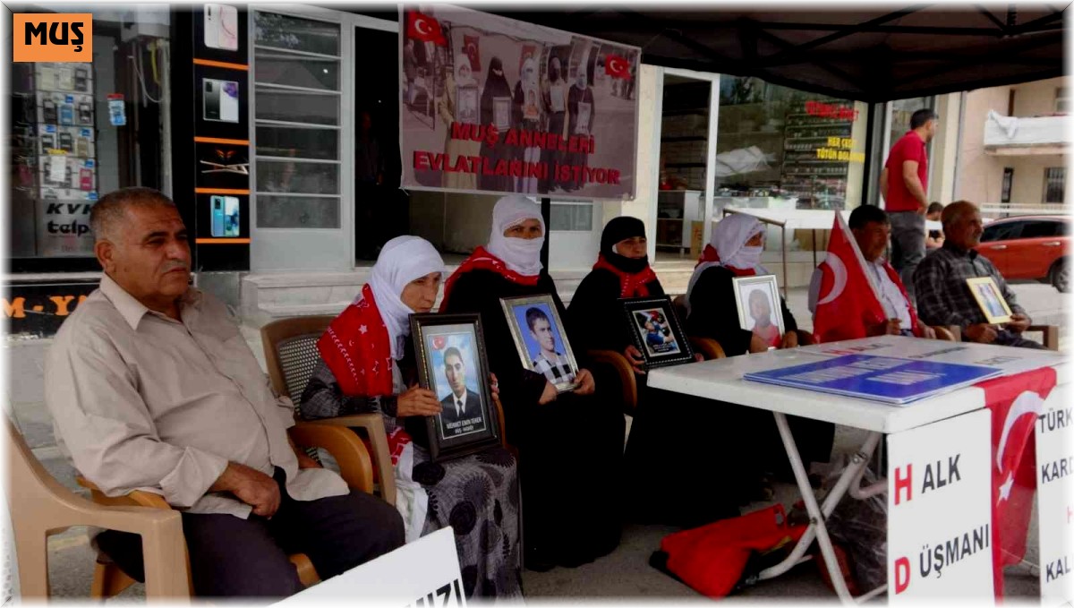 Evlat nöbeti tutan baba: "HDP'ye diyoruz ki çocuklarımızı nasıl götürüp PKK'ya vermişsen yine o şekilde git, bize getir"