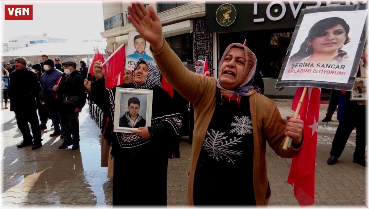 Evlat nöbetindeki anne: "Çocuklarımızın kanıyla kendi çocuklarını okutuyorlar"