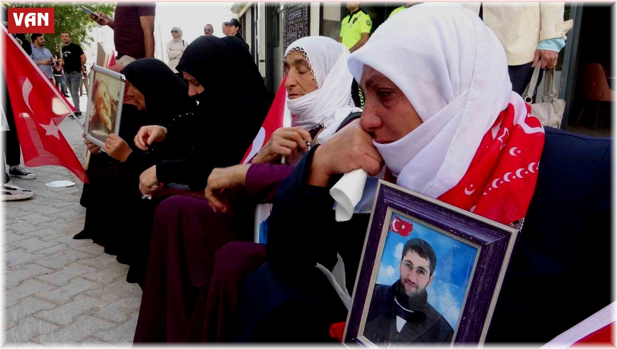 Evlat nöbetindeki anne Nazlı Sancar: "Kanımın son damlasına kadar HDP'nin kapısından ayrılmayacağım"