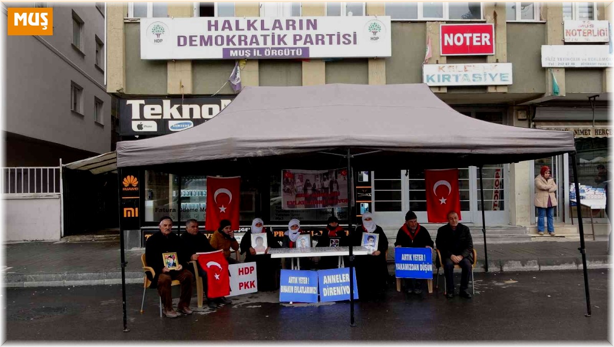Evlat nöbetindeki anneler İstanbul'daki terör saldırısını kınadı