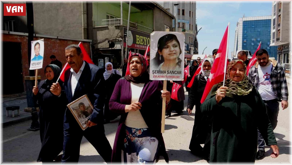 Evlat nöbetindeki annelerden çağrı: "Kimse HDP'ye oy vermesin"