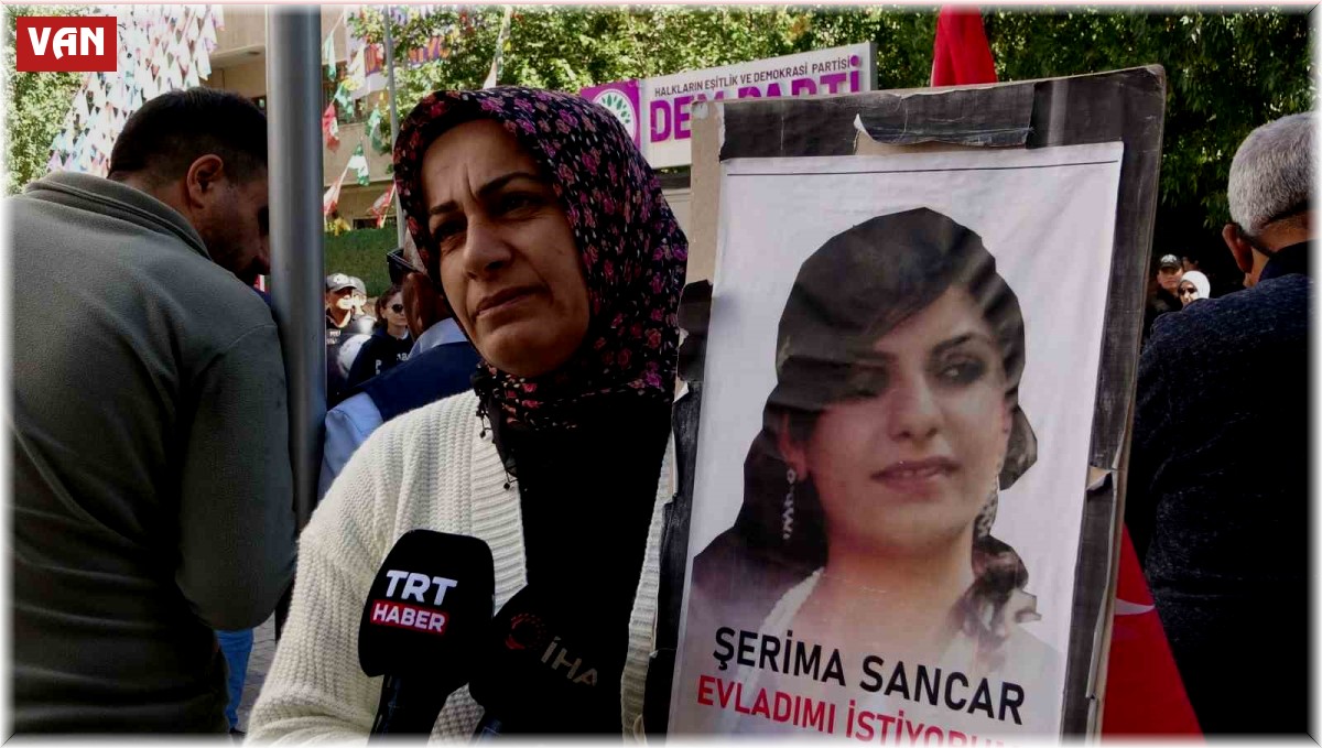 Evlat nöbetine katılan anne: "Kızımın kalemini kırıp eline silah verdiler"