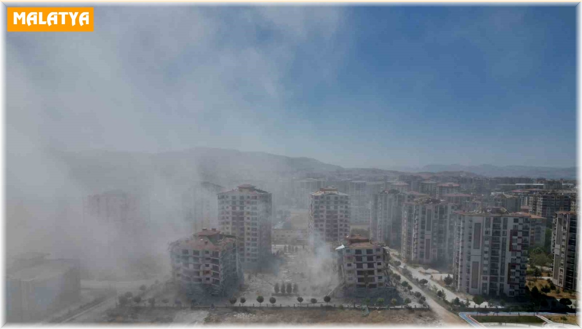 Evlerinin patlayıcı ile yıkılmasını gözyaşları içinde izlediler