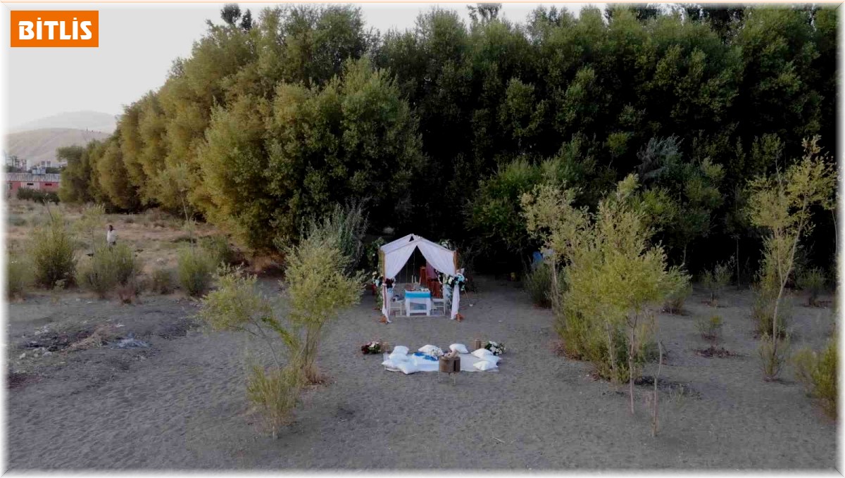 Evlilik tekliflerinin vazgeçilmez mekanı Van Gölü sahilleri