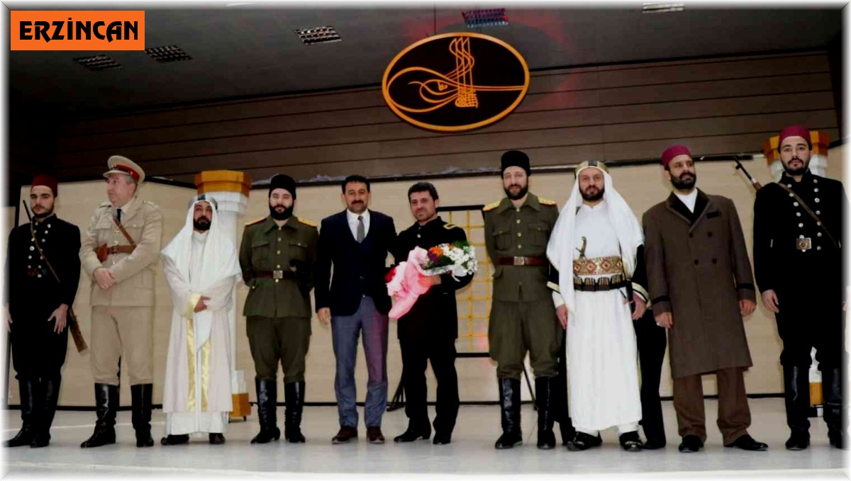 Fahreddin Paşa'nın direnişini anlatan "Kumandan" oyunu Erzincan'da tiyatro severlerle buluştu