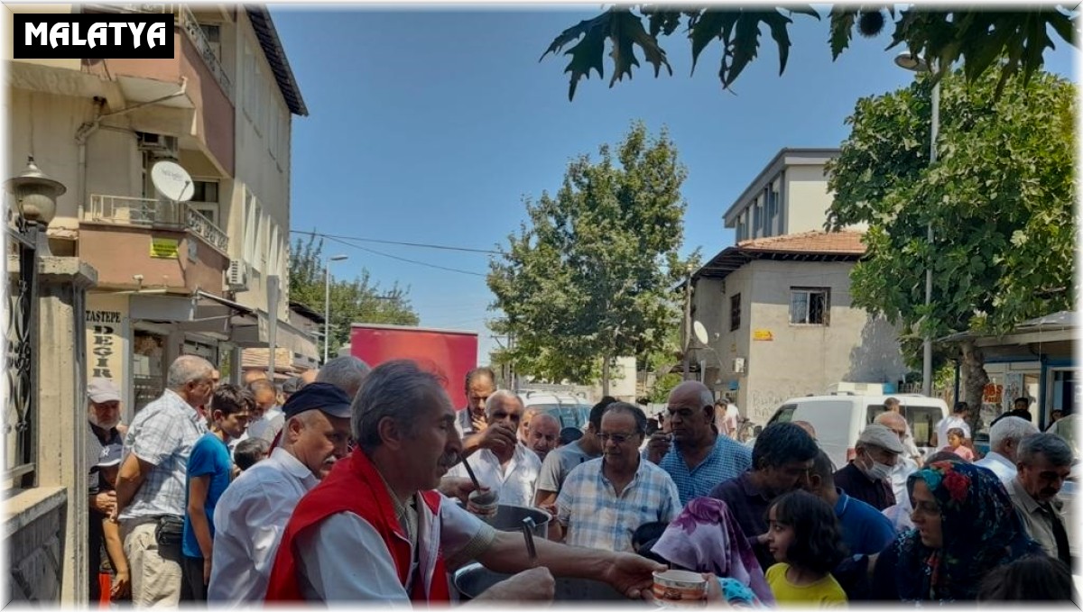 Faik Erdoğan Vakfı'ndan 5 bin kişiye Aşure ikramı