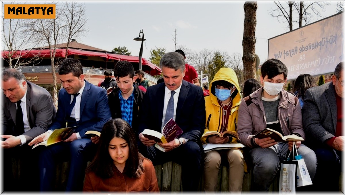 Farkındalık için 30 dakika kitap okudular