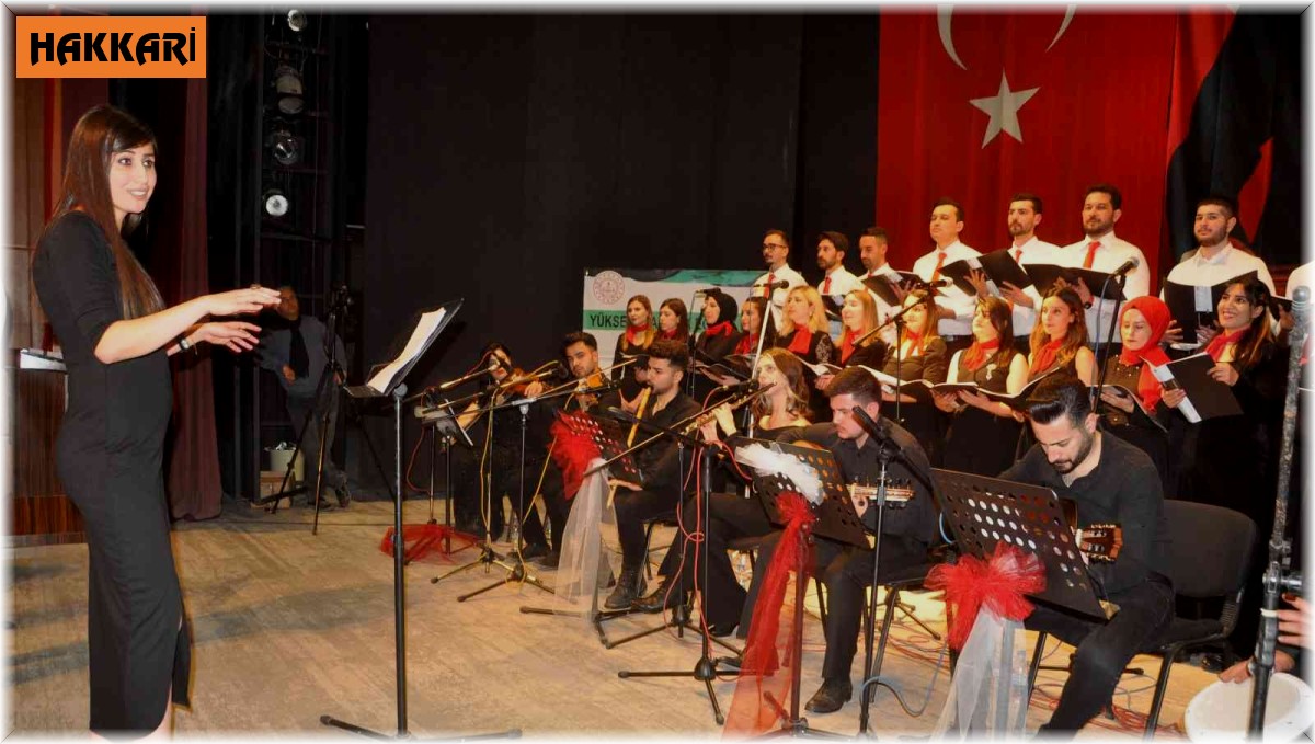 Farklı meslek gruplarından oluşan korodan müzik ziyafeti