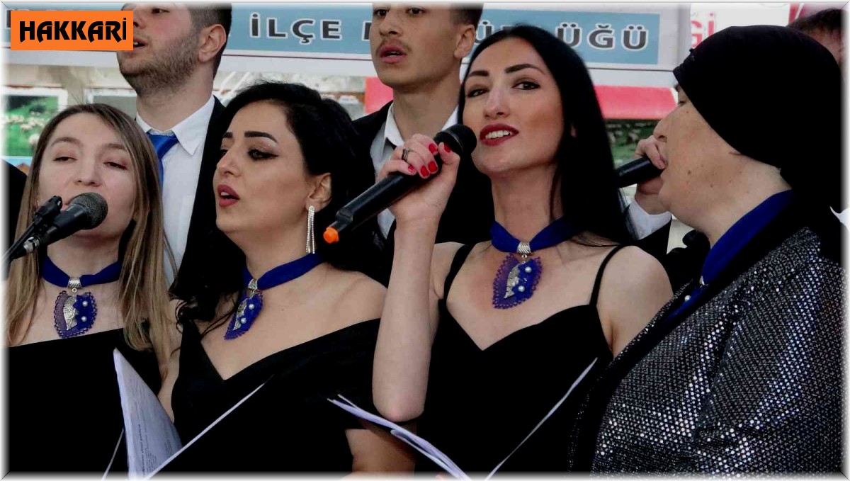 Farklı meslek gruplarından oluşan koroya yoğun ilgi