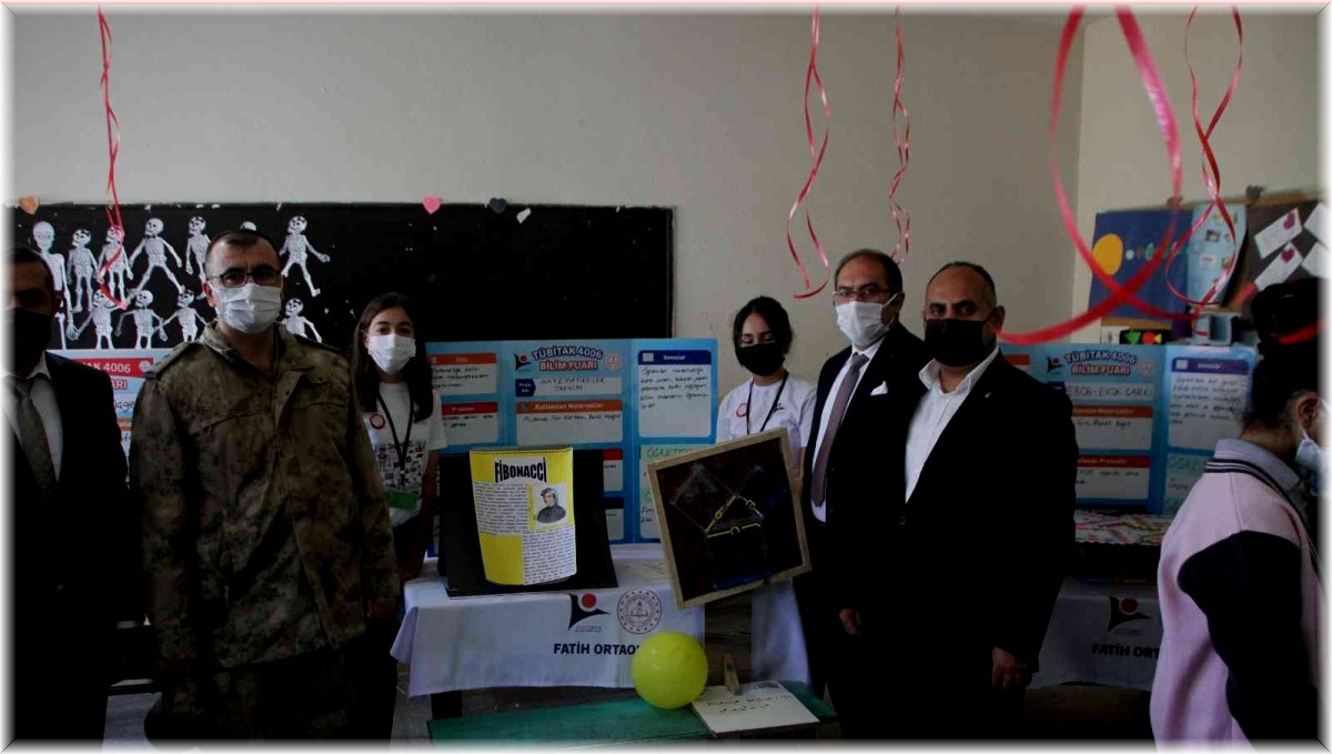 Fatih Ortaokulunda 4006 TÜBİTAK Bilim Fuarı açıldı
