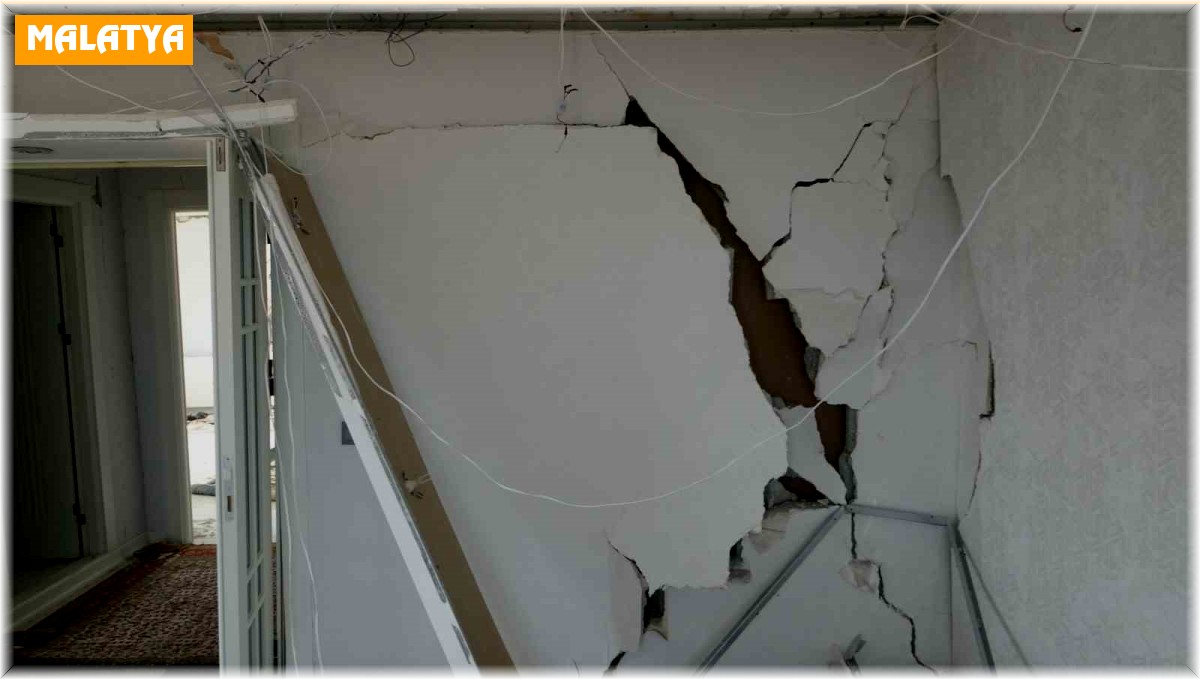 Fay hattı üzerine yapılan milyonluk ev kağıt gibi dağıldı