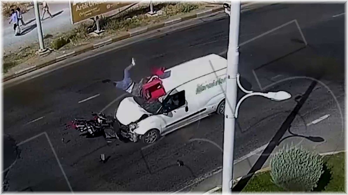 Feci kazada motosiklet sürücüsü havaya uçtu